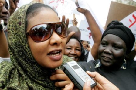 لبنى الحسين بعد إرجاء محاكمتها